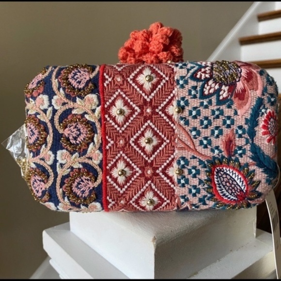 NWT Anthropologie Nadia Pink Embroidered Clutch - Picture 2 of 4